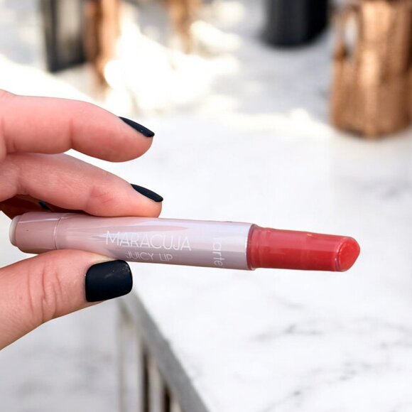 Tarte NIB Maracuja Juicy Lip Hydrating Balm Gloss in Strawberry Shade - Picture 9 of 10